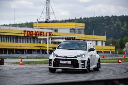 Rywalizacja w TOYOTA GR CUP wchodzi w decydujący etap